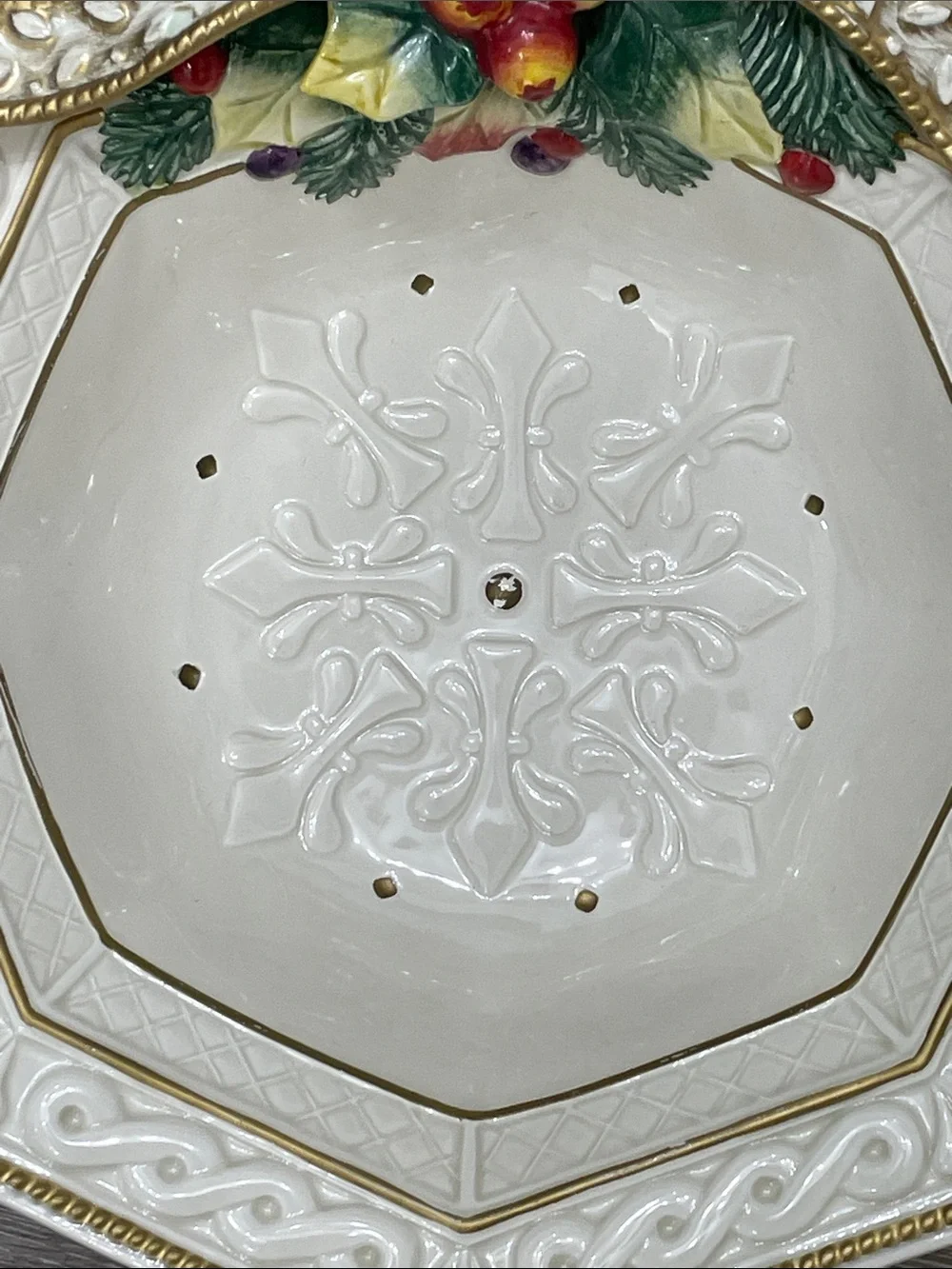 Fitz & Floyd Holiday Christmas Ceramic Bowl 9 1/2 inches across